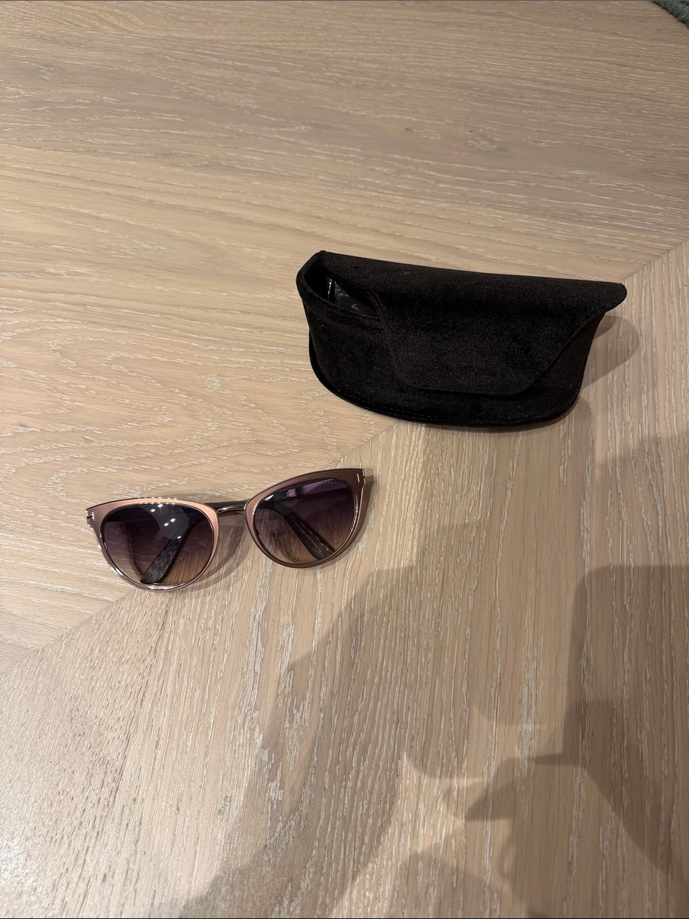 Tom Ford Stylish Women's Cat-Eye Sunglasses - Pink Gradient Lenses